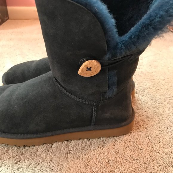 UGG Side Button Boots - Picture 4 of 5
